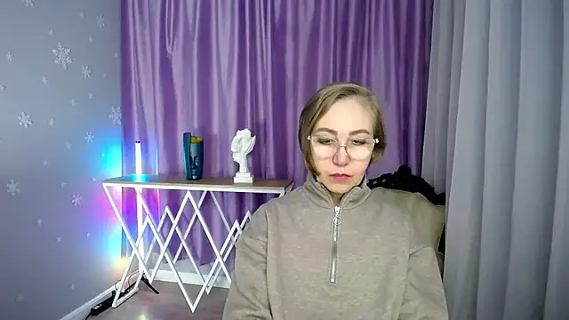 queen a n i online show from November 1, 2025, 9:55 am