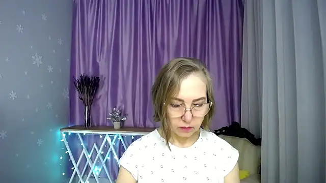 queen a n i online show from March 26, 2026, 7:47 am