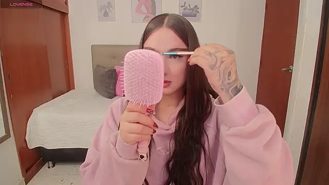 Snapshot of Miley_Baker chatting on October 17, 2025, 2:52 pm Miley Baker online show from October 17, 2025, 2:52 pm