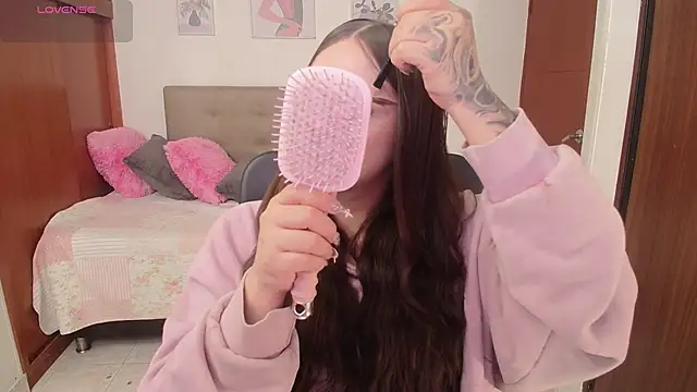 Snapshot of Miley_Baker chatting on November 21, 2025, 1:10 pm Miley Baker online show from November 21, 2025, 1:10 pm