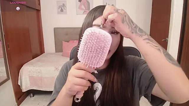 Snapshot of Miley_Baker chatting on November 28, 2025, 3:04 pm Miley Baker online show from November 28, 2025, 3:04 pm