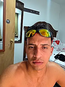 Torresmor online show from November 22, 2025, 1:48 am