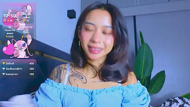 Mia Tin online show from September 28, 2025, 4:12 pm