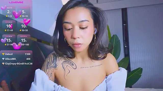 Mia Tin online show from October 25, 2025, 5:40 pm