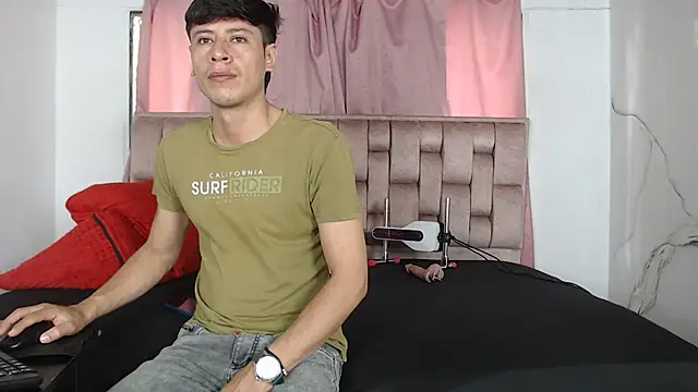 Snapshot of Sexytaty2022 chatting on April 9, 2026, 12:43 pm Sexytaty2022 online show from April 9, 2026, 12:43 pm