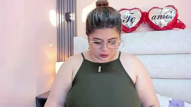 EYMI TOMSOM online show from February 17, 2025, 11:34 am