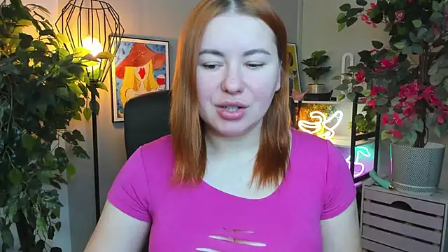 LAYLAxSTAR online show from December 2, 2025, 7:36 am