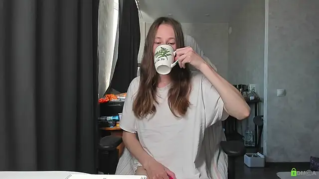 Snapshot of Courtney_Luv chatting on June 17, 2026, 1:23 pm Courtney Luv online show from June 17, 2026, 1:23 pm