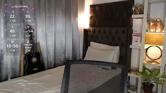 Snapshot of Local_Hoelyx chatting on December 1, 2024, 7:14 pm Local Hoelyx online show from December 1, 2024, 7:14 pm