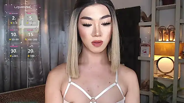 Snapshot of Local_Hoelyx chatting on December 15, 2024, 10:26 pm Local Hoelyx online show from December 15, 2024, 10:26 pm