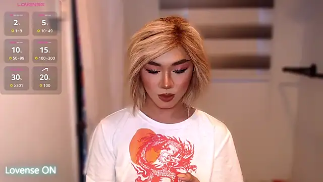 Snapshot of Local_Hoelyx chatting on October 9, 2025, 6:00 am Local Hoelyx online show from October 9, 2025, 6:00 am