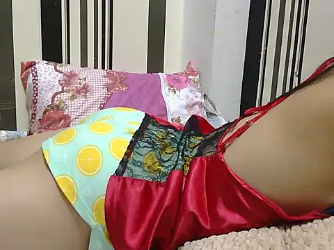 angel pussie online show from December 14, 2025, 9:08 pm