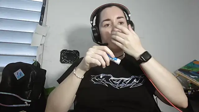 poppergirl69 online show from December 14, 2024, 9:02 pm