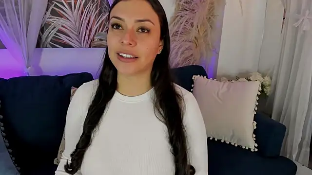Snapshot of Nicolle_W chatting on May 6, 2026, 11:59 am Nicolle W online show from May 6, 2026, 11:59 am