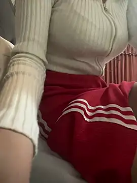 Snapshot of DulceMya6 chatting on December 17, 2024, 1:29 am DulceMya6 online show from December 17, 2024, 1:29 am