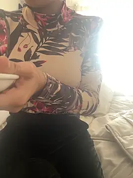 Snapshot of DulceMya6 chatting on September 12, 2025, 3:34 pm DulceMya6 online show from September 12, 2025, 3:34 pm