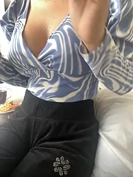 Snapshot of DulceMya6 chatting on December 1, 2025, 1:16 pm DulceMya6 online show from December 1, 2025, 1:16 pm