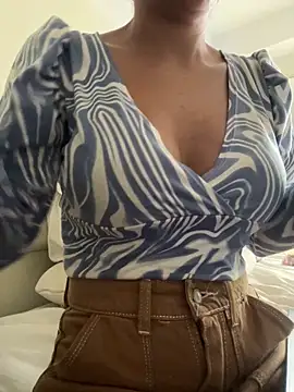 Snapshot of DulceMya6 chatting on May 25, 2026, 12:22 pm DulceMya6 online show from May 25, 2026, 12:22 pm