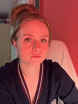 SophiaSweet  online show from March 28, 2026, 4:17 pm