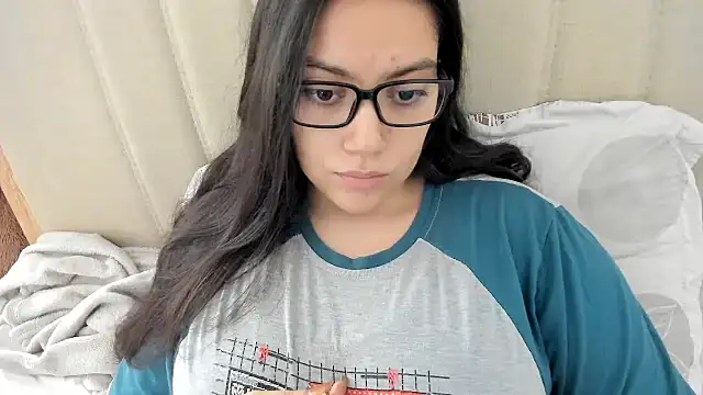 Snapshot of roniewester chatting on March 6, 2026, 2:35 pm roniewester online show from March 6, 2026, 2:35 pm