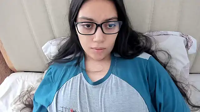 Snapshot of roniewester chatting on March 7, 2026, 2:25 pm roniewester online show from March 7, 2026, 2:25 pm