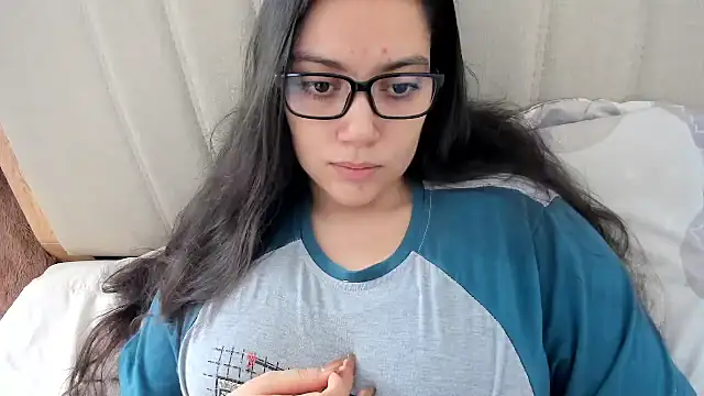 Snapshot of roniewester chatting on March 8, 2026, 2:43 pm roniewester online show from March 8, 2026, 2:43 pm