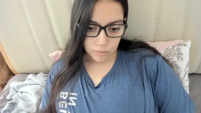 Snapshot of roniewester chatting on March 12, 2026, 5:41 pm roniewester online show from March 12, 2026, 5:41 pm