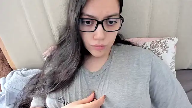 Snapshot of roniewester chatting on March 15, 2026, 2:45 pm roniewester online show from March 15, 2026, 2:45 pm