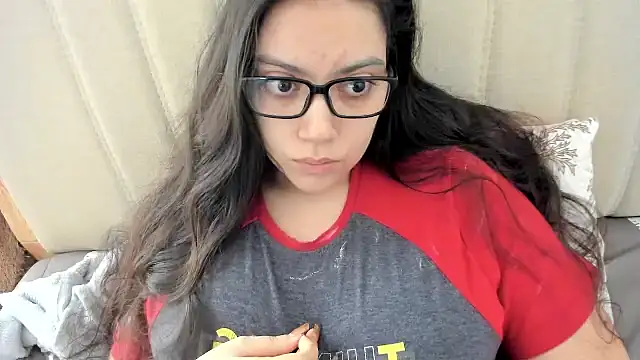 Snapshot of roniewester chatting on March 25, 2026, 3:18 pm roniewester online show from March 25, 2026, 3:18 pm