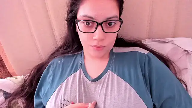 Snapshot of roniewester chatting on April 11, 2026, 2:43 pm roniewester online show from April 11, 2026, 2:43 pm