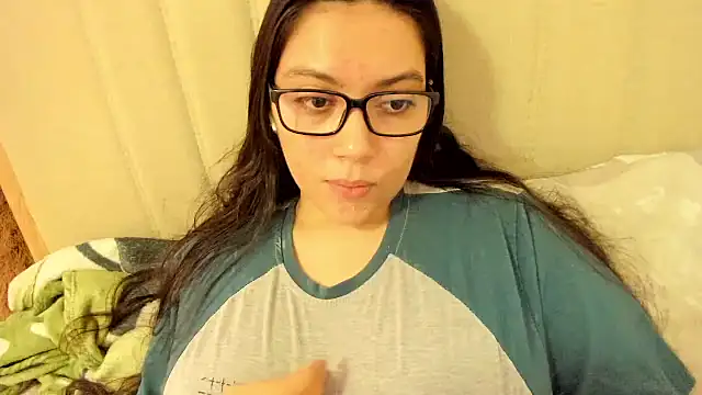 Snapshot of roniewester chatting on April 15, 2026, 10:21 pm roniewester online show from April 15, 2026, 10:21 pm