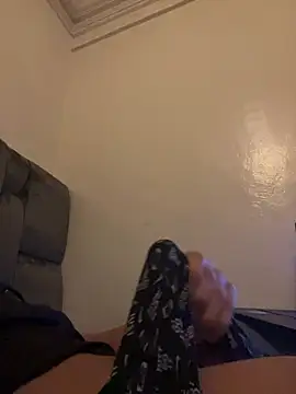 Snapshot of reyadXxxx chatting on April 3, 2026, 1:36 am reyadXxxx online show from April 3, 2026, 1:36 am