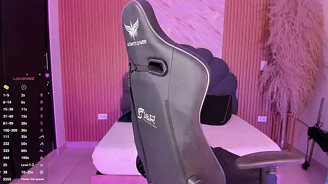 Snapshot of karol_green_ chatting on October 22, 2025, 7:24 pm karol green online show from October 22, 2025, 7:24 pm