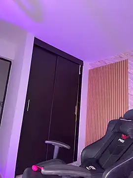 Snapshot of karol_green_ chatting on October 30, 2025, 2:24 am karol green online show from October 30, 2025, 2:24 am