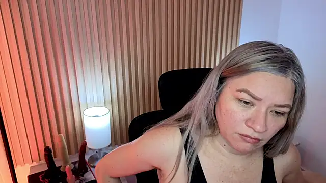 MarianL0ve online show from November 2, 2025, 11:23 am