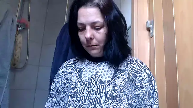 Snapshot of LaraLoviaAndFriends chatting on March 8, 2025, 12:41 pm LaraLoviaAndFriends online show from March 8, 2025, 12:41 pm