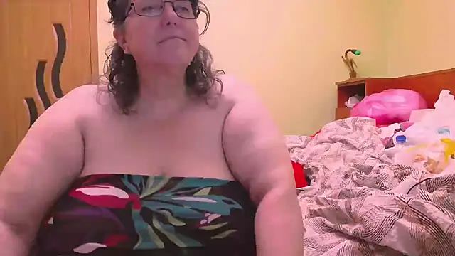 HugeTits online show from November 25, 2025, 2:00 am