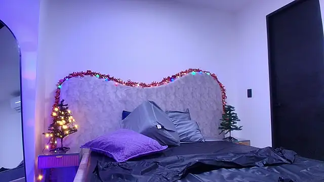 shelsyloreds online show from December 5, 2025, 11:52 am