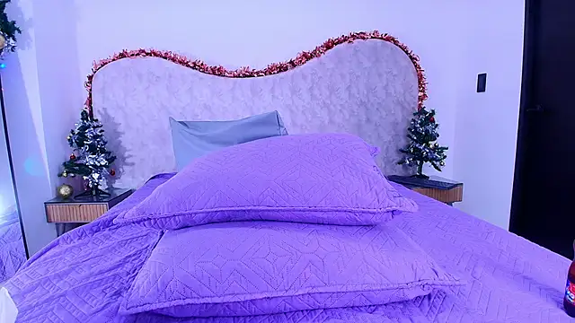 shelsyloreds online show from December 18, 2025, 12:00 pm