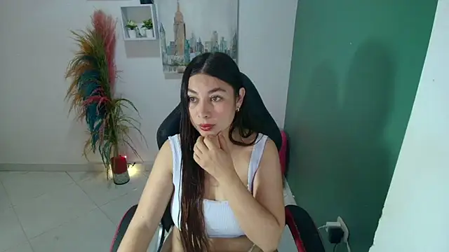 Snapshot of bella_99_ chatting on February 13, 2026, 1:18 pm bella 99 online show from February 13, 2026, 1:18 pm