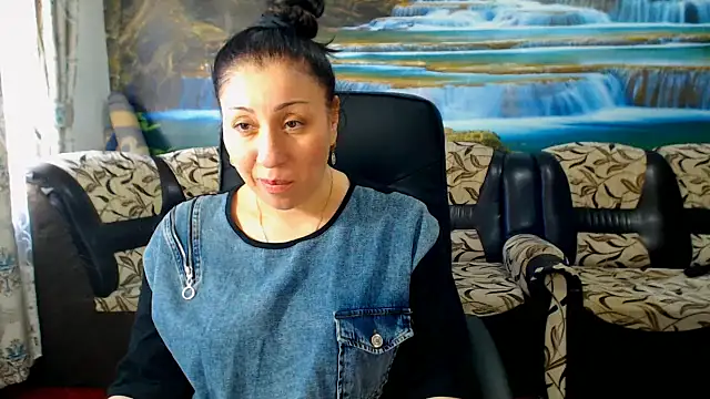 MoistMady online show from March 9, 2025, 8:18 am