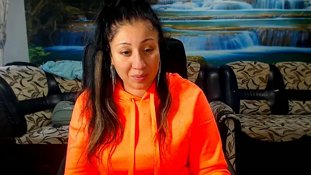 MoistMady online show from November 10, 2025, 1:54 pm