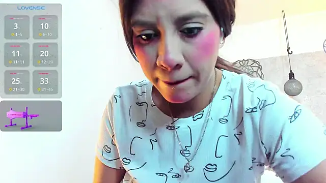 Rebeca xs online show from December 4, 2025, 7:50 am