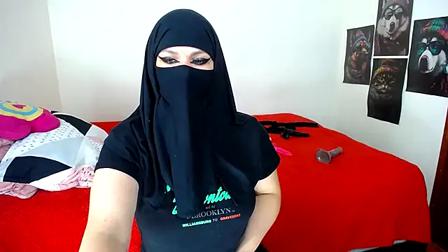 Snapshot of evelyn__salah chatting on December 8, 2024, 1:02 am evelyn salah online show from December 8, 2024, 1:02 am
