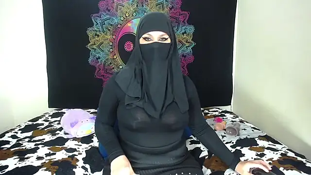 evelyn  salah online show from November 2, 2025, 10:12 pm