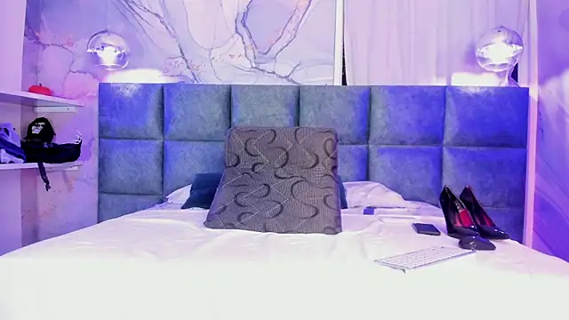 Scarleett 22 online show from November 5, 2025, 12:05 pm