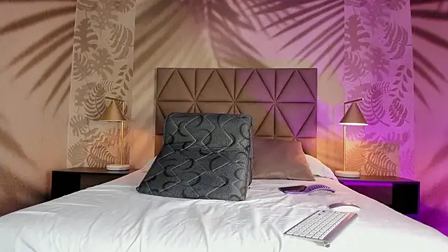 Scarleett 22 online show from January 13, 2026, 8:03 pm