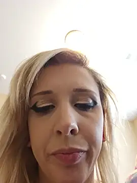 Snapshot of AmethystFoxx chatting on May 24, 2026, 6:24 pm AmethystFoxx online show from May 24, 2026, 6:24 pm