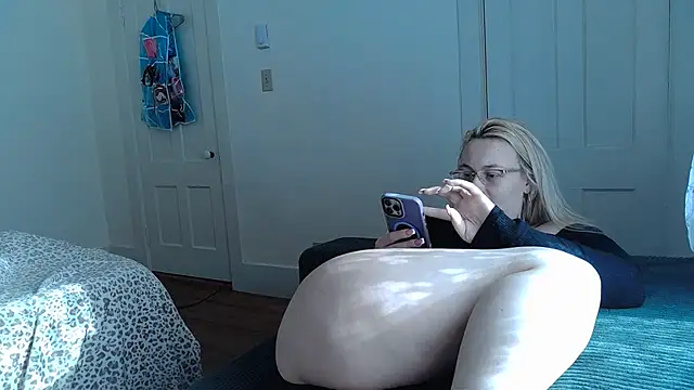 ashleyblaydex online show from February 8, 2026, 7:28 pm