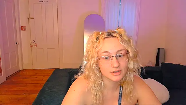 Snapshot of ashleyblaydex chatting on June 22, 2026, 6:10 am ashleyblaydex online show from June 22, 2026, 6:10 am